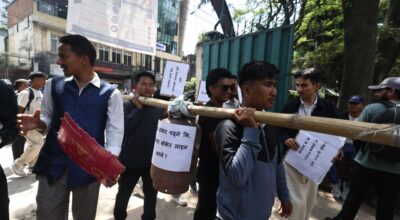 NSU protests against government carrying empty cylinders 