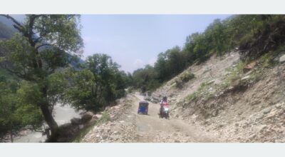 Nighttime Vehicle Movement stopped on Besisahar-Chame Road