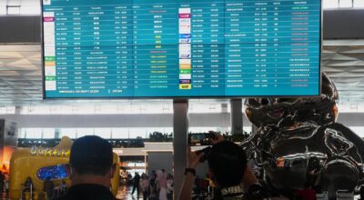 Indonesia cancels flights at Jakarta airport as Anak Krakatau volcano erupts