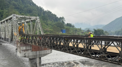 Authorities intensify setting up bailey bridge at Syafrubensi